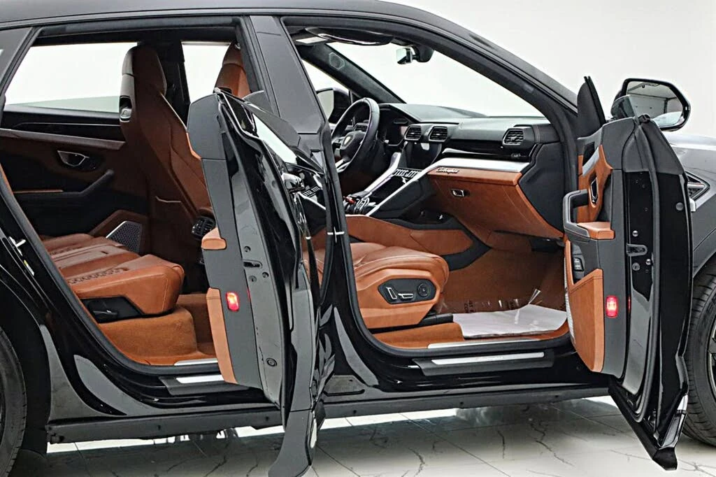 2019 Lamborghini Urus - Image 17 of 31