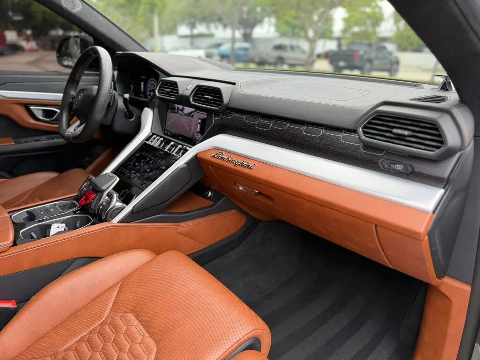 2019 Lamborghini Urus - Image 24 of 24