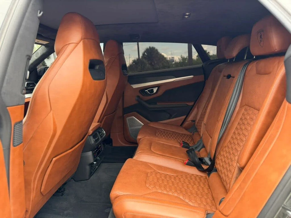 2019 Lamborghini Urus - Image 17 of 24