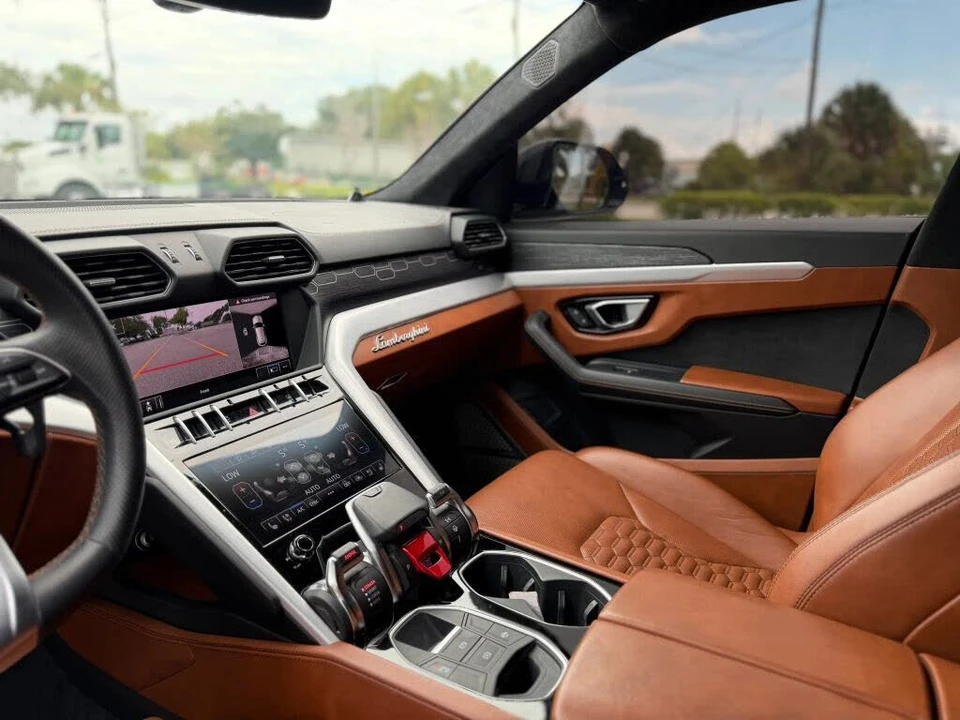 2019 Lamborghini Urus - Image 16 of 24