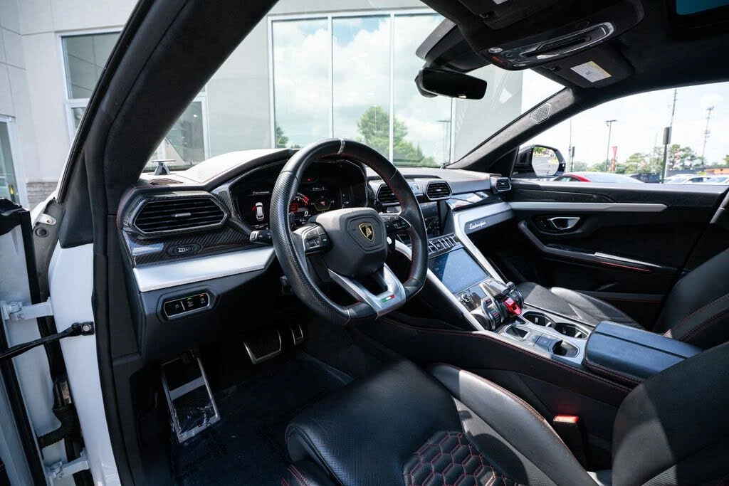 2019 Lamborghini Urus - Image 30 of 31