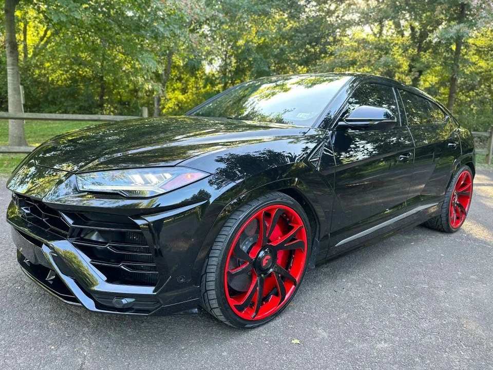 2019 Lamborghini Urus - Image 2 of 31