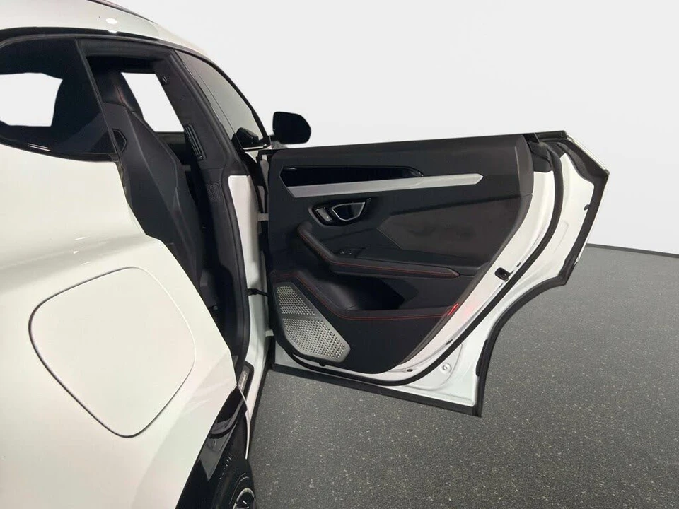 2019 Lamborghini Urus - Image 26 of 31