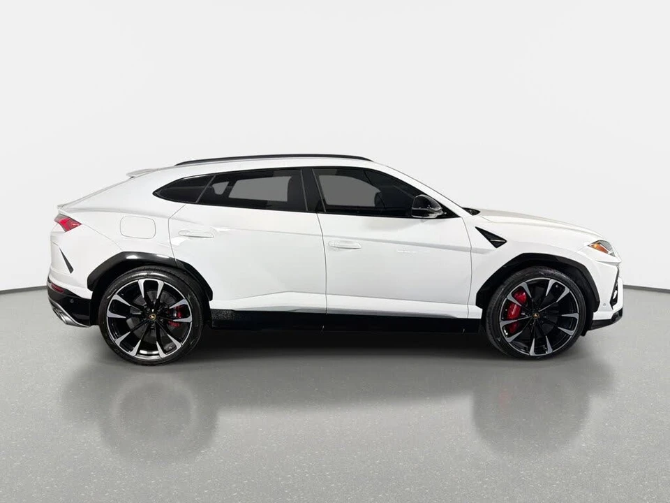 2019 Lamborghini Urus - Image 2 of 31