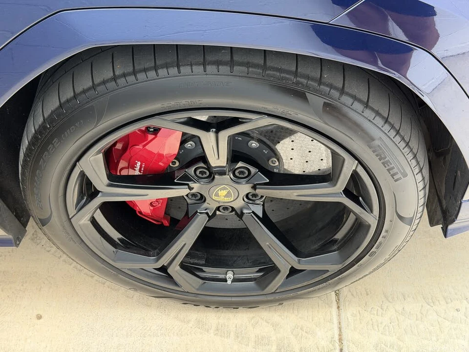 2019 Lamborghini Urus - Image 14 of 31
