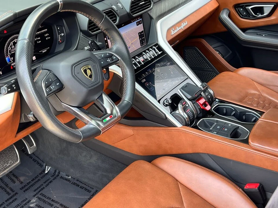 2019 Lamborghini Urus - Image 2 of 31