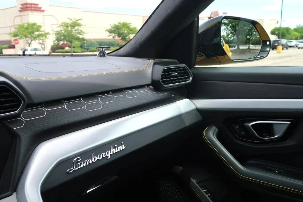 2019 Lamborghini Urus - Image 17 of 31