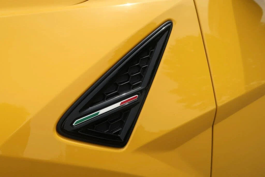 2019 Lamborghini Urus - Image 13 of 31