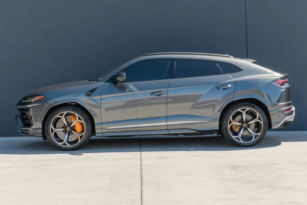 2019 Lamborghini Urus - Image 2 of 31