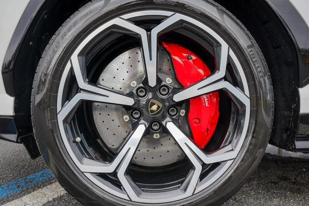 2019 Lamborghini Urus - Image 5 of 16