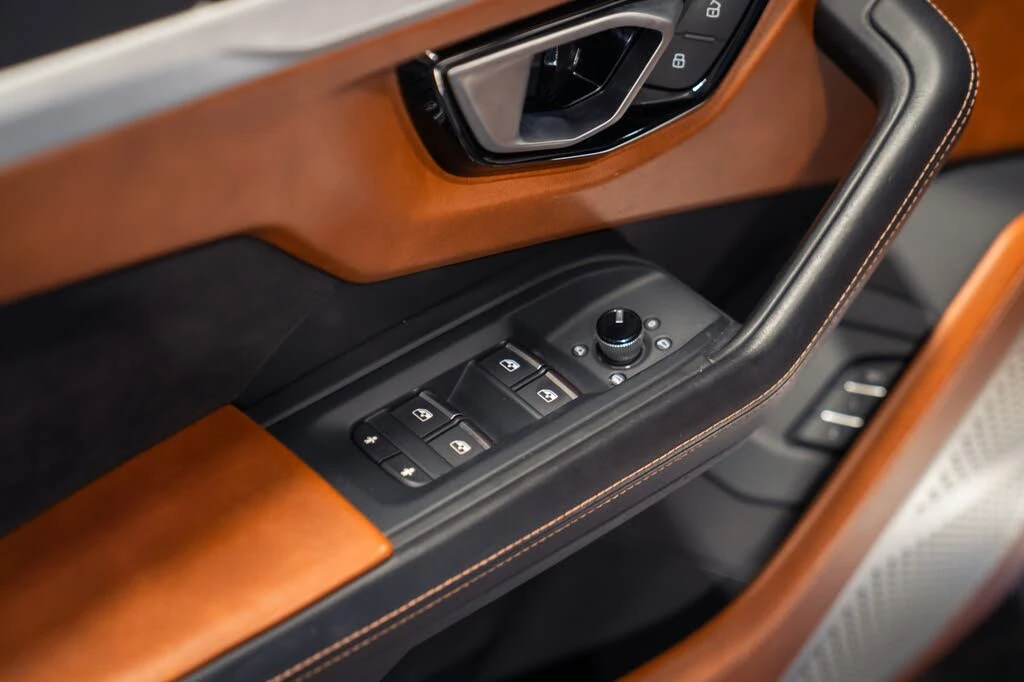 2019 Lamborghini Urus - Image 30 of 31