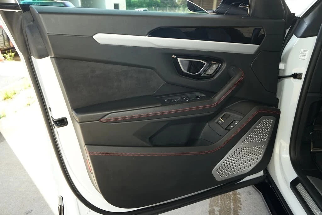 2019 Lamborghini Urus - Image 25 of 31