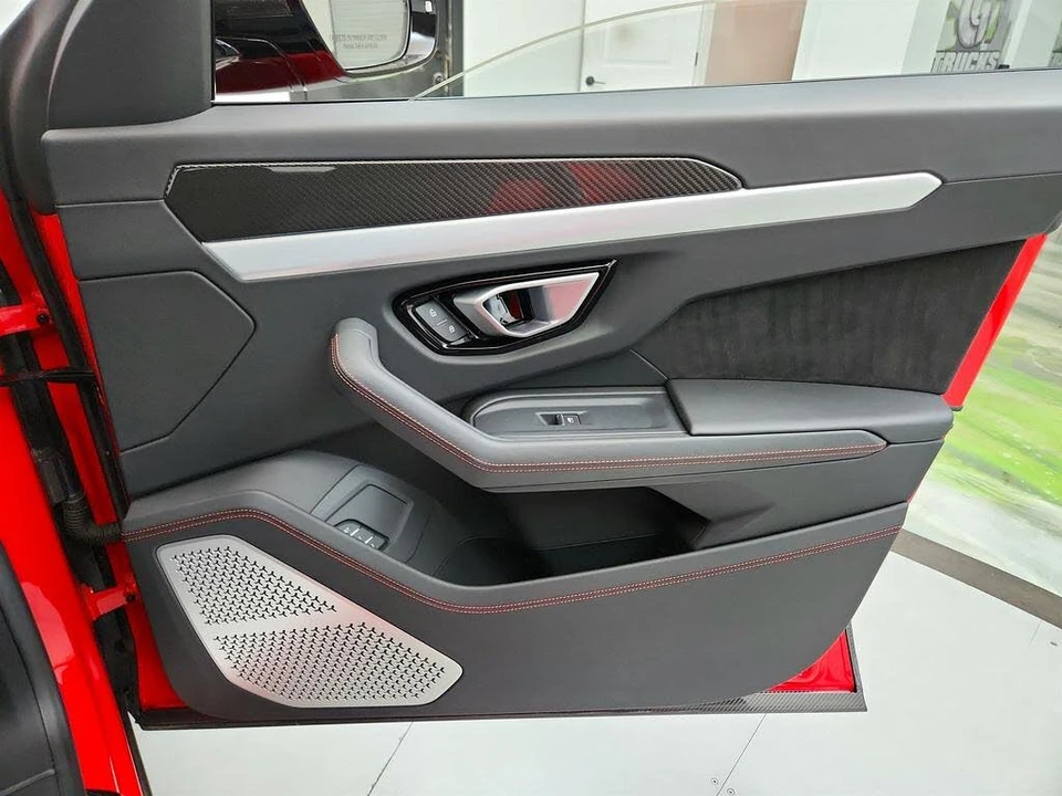 2019 Lamborghini Urus - Image 28 of 31