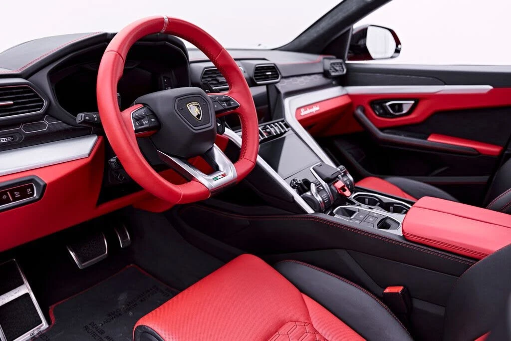 2019 Lamborghini Urus - Image 2 of 31