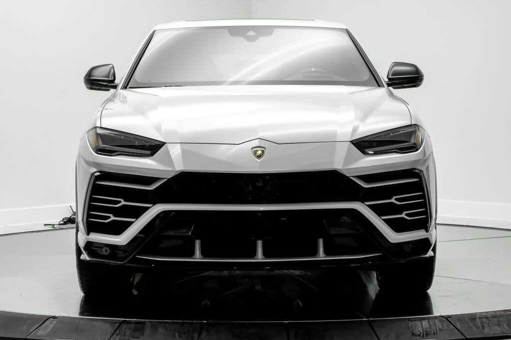 2019 Lamborghini Urus - Image 2 of 31