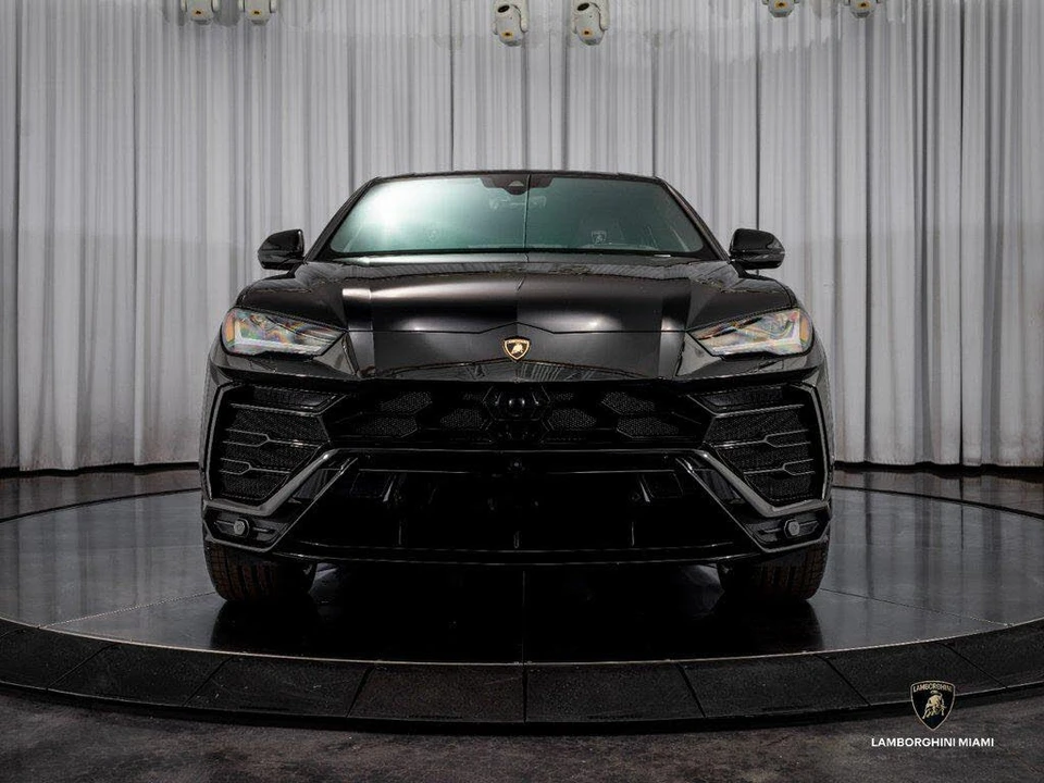 2019 Lamborghini Urus - Image 2 of 31
