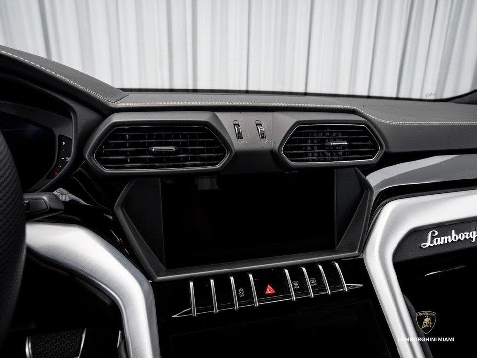 2019 Lamborghini Urus - Image 25 of 31