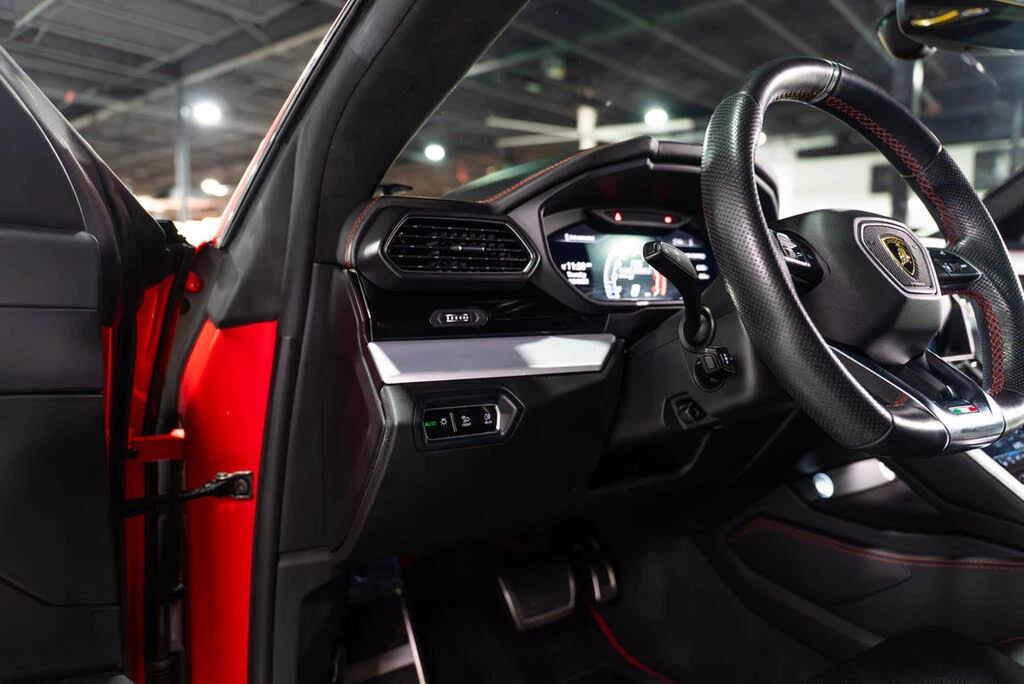 2019 Lamborghini Urus - Image 28 of 31