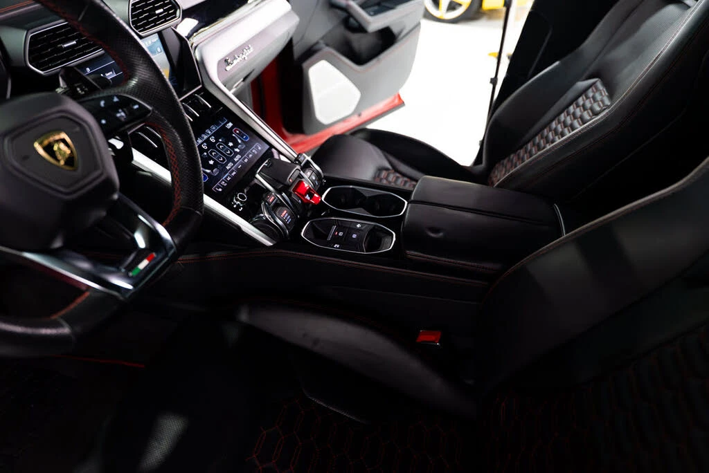2019 Lamborghini Urus - Image 29 of 31
