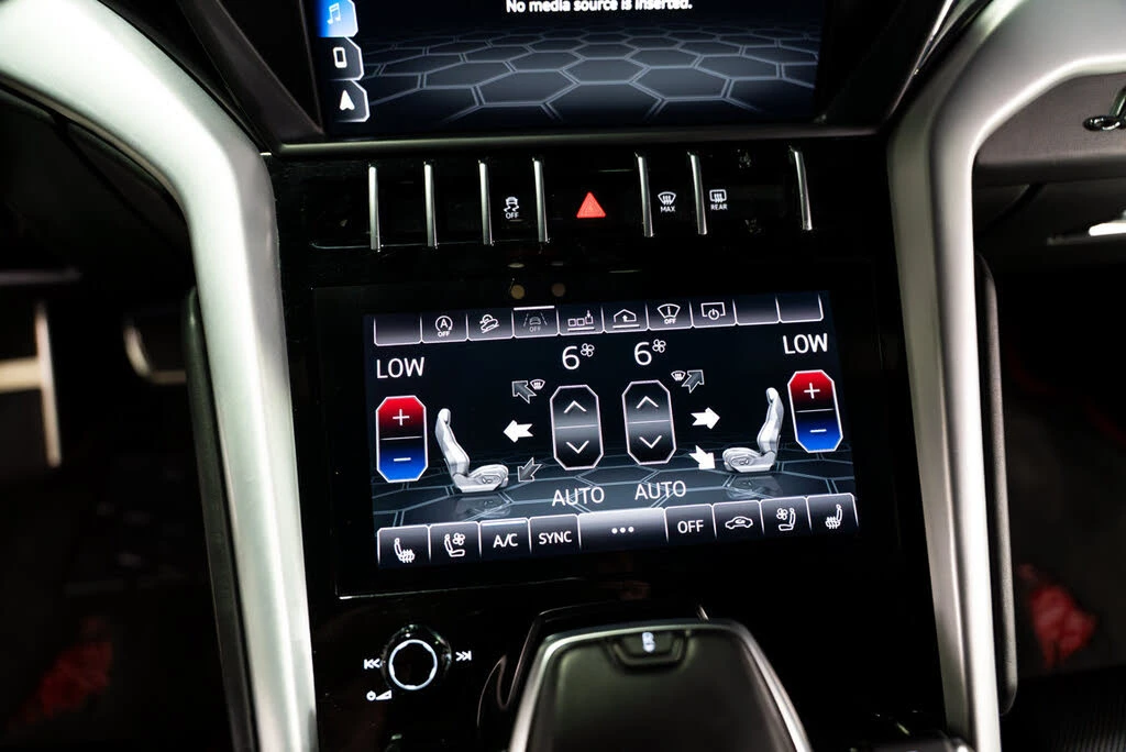 2019 Lamborghini Urus - Image 24 of 31