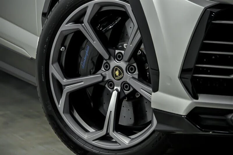 2019 Lamborghini Urus - Image 4 of 31