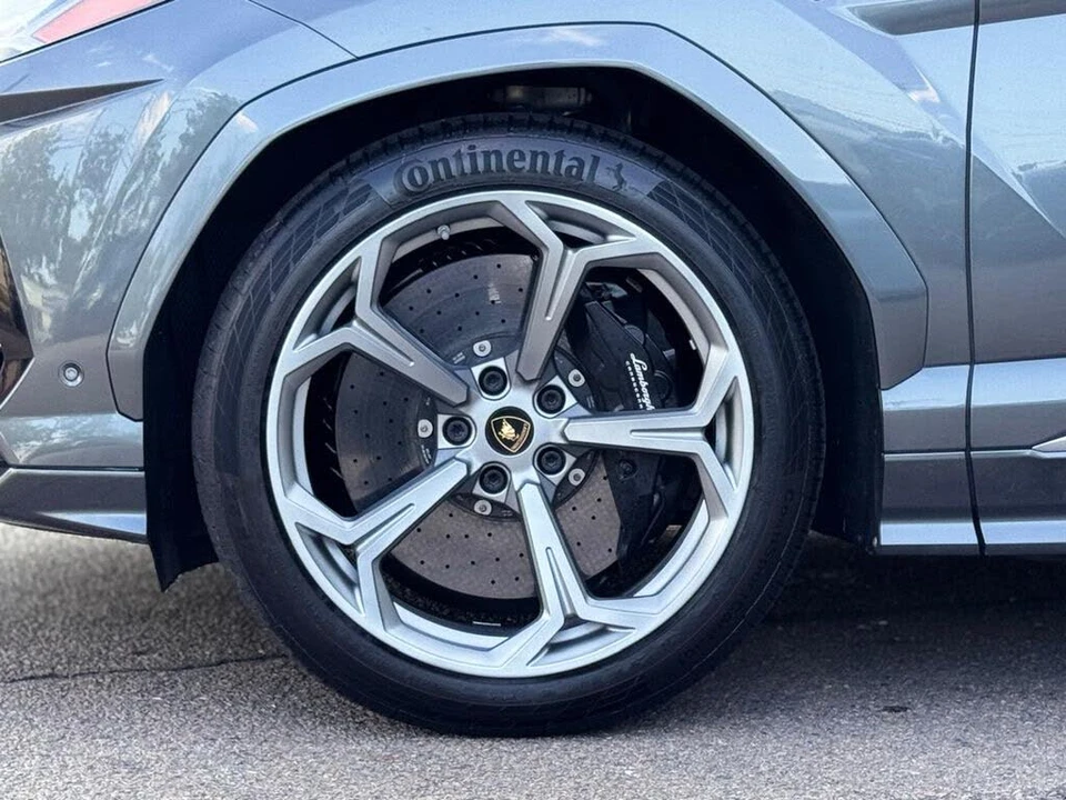 2019 Lamborghini Urus - Image 12 of 31