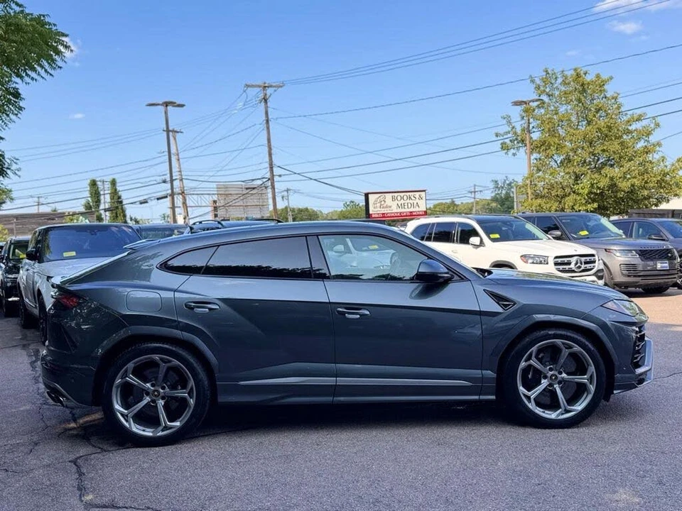 2019 Lamborghini Urus - Image 7 of 31