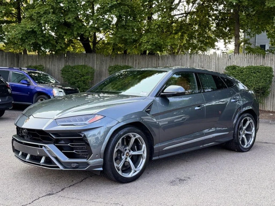2019 Lamborghini Urus - Image 2 of 31