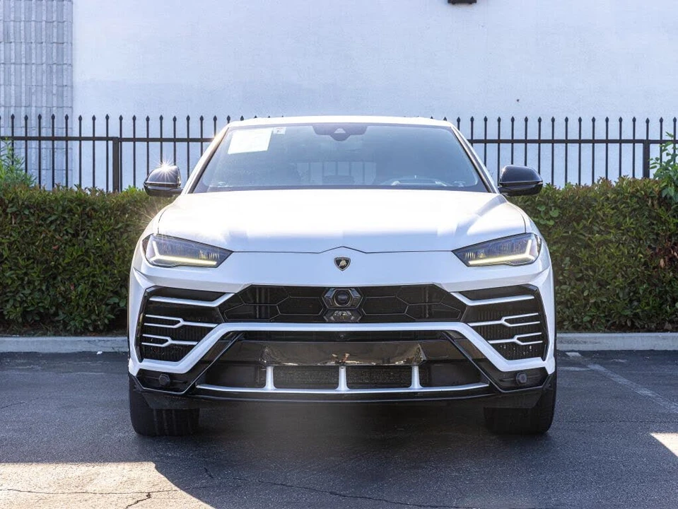 2019 Lamborghini Urus - Image 2 of 31