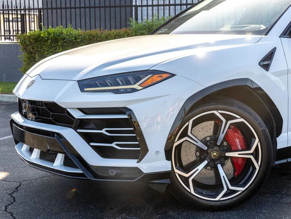 2019 Lamborghini Urus - Image 16 of 31