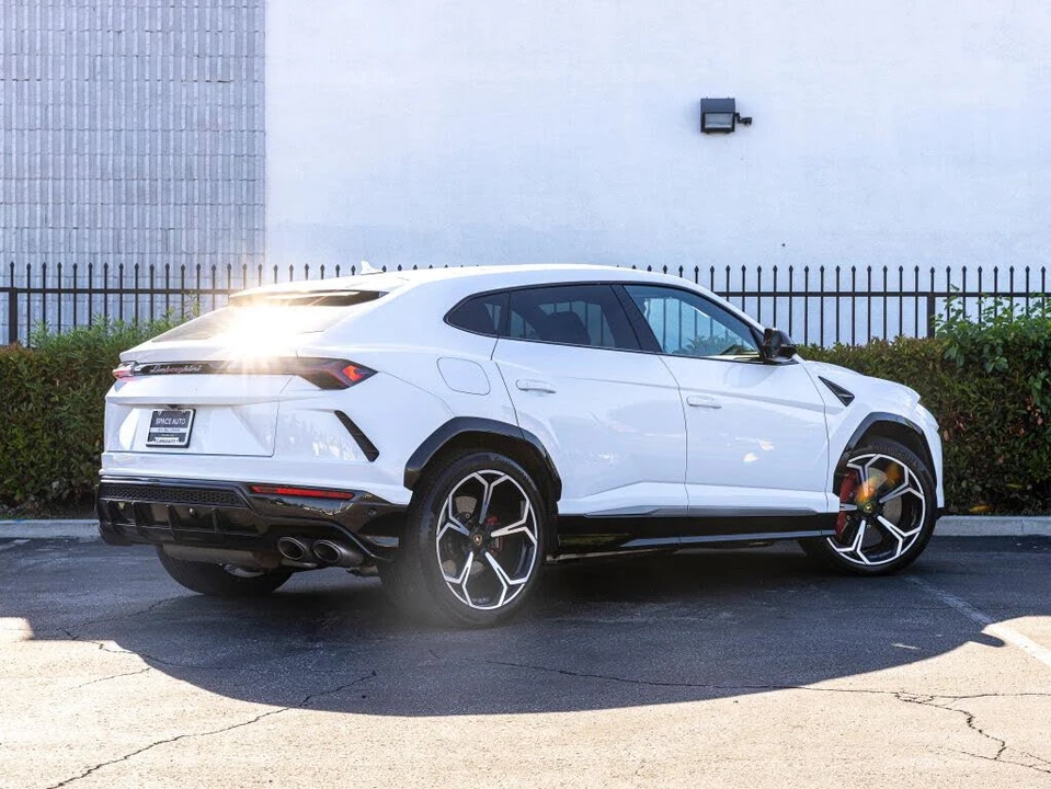 2019 Lamborghini Urus - Image 14 of 31