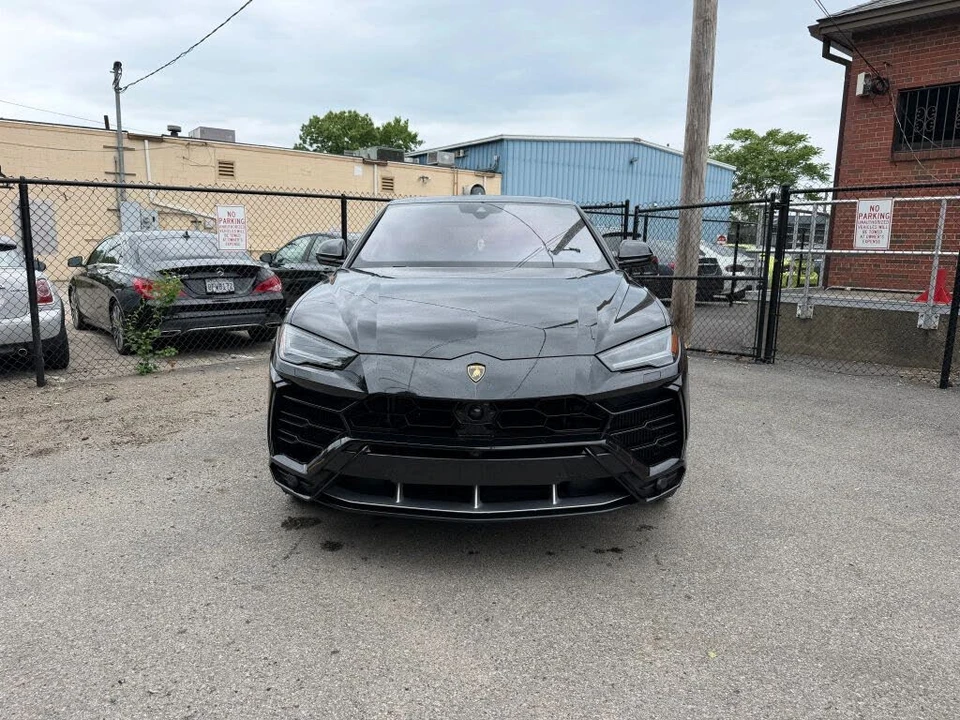 2019 Lamborghini Urus - Image 2 of 28