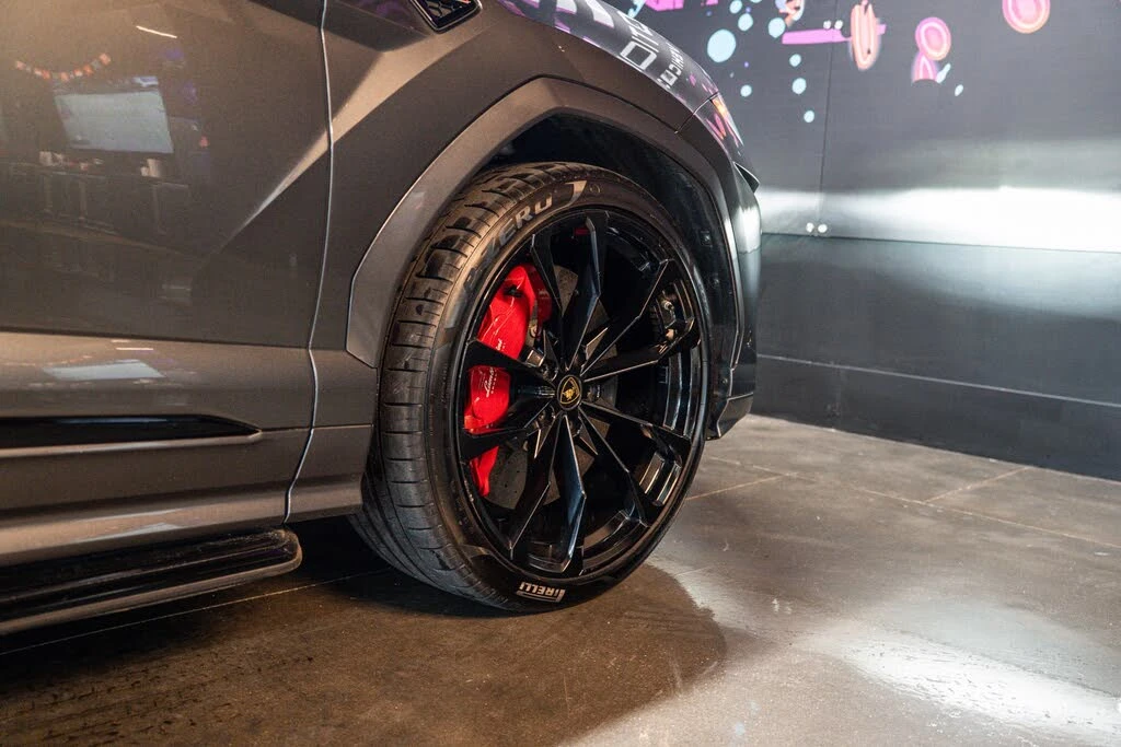 2019 Lamborghini Urus - Image 17 of 26