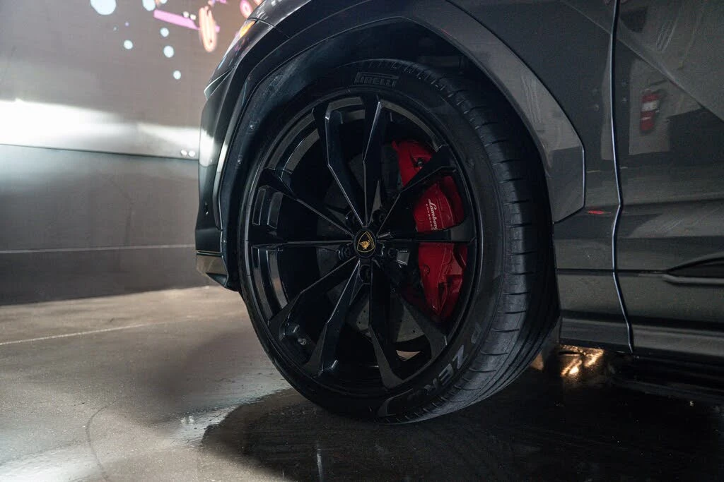 2019 Lamborghini Urus - Image 18 of 26