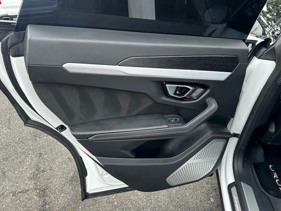 2019 Lamborghini Urus - Image 18 of 31