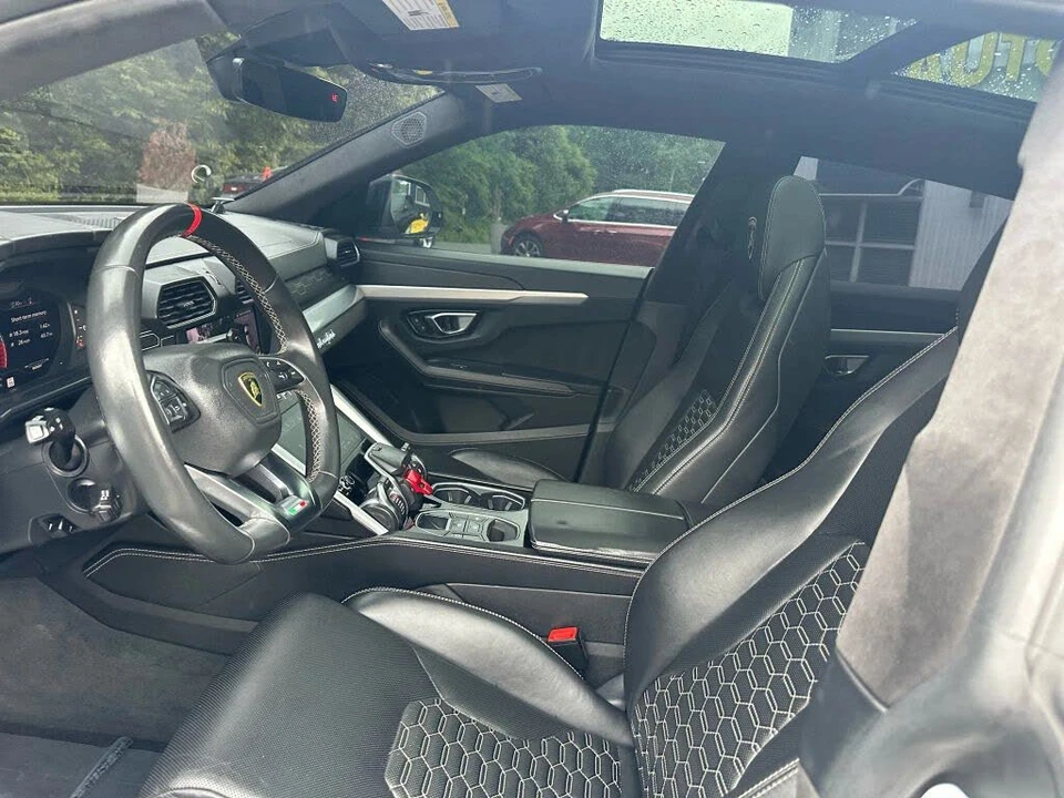 2019 Lamborghini Urus - Image 24 of 31