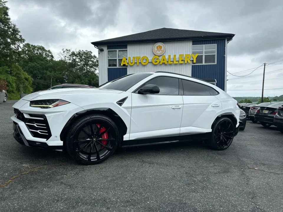2019 Lamborghini Urus - Image 2 of 31