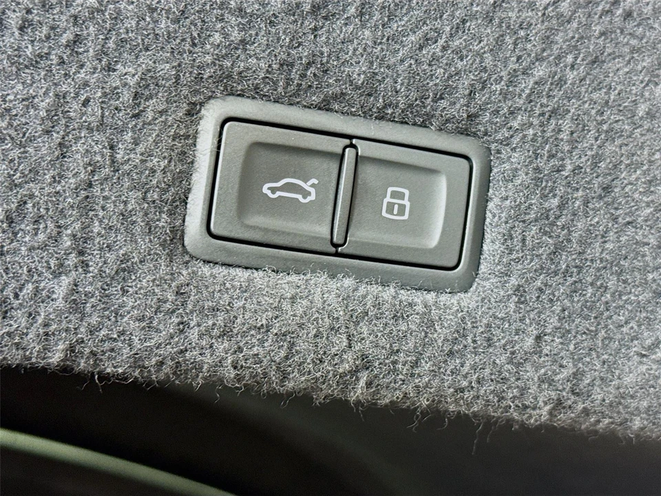 2019 Lamborghini Urus - Image 17 of 21