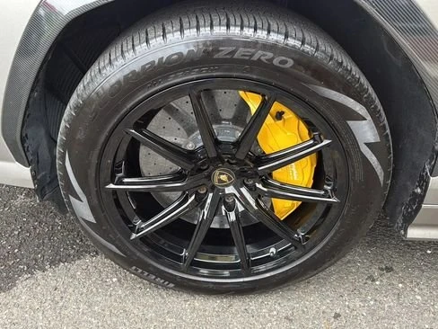 2019 Lamborghini Urus - Image 9 of 20