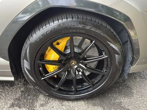 2019 Lamborghini Urus - Image 12 of 20