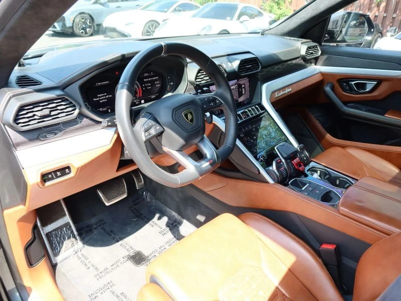 2019 Lamborghini Urus - Image 9 of 12