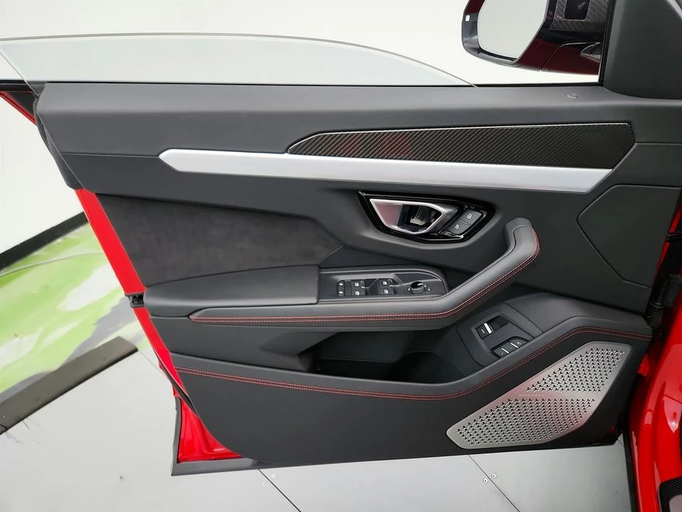 2019 Lamborghini - Image 24 of 31