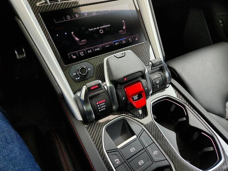 2019 Lamborghini - Image 19 of 31