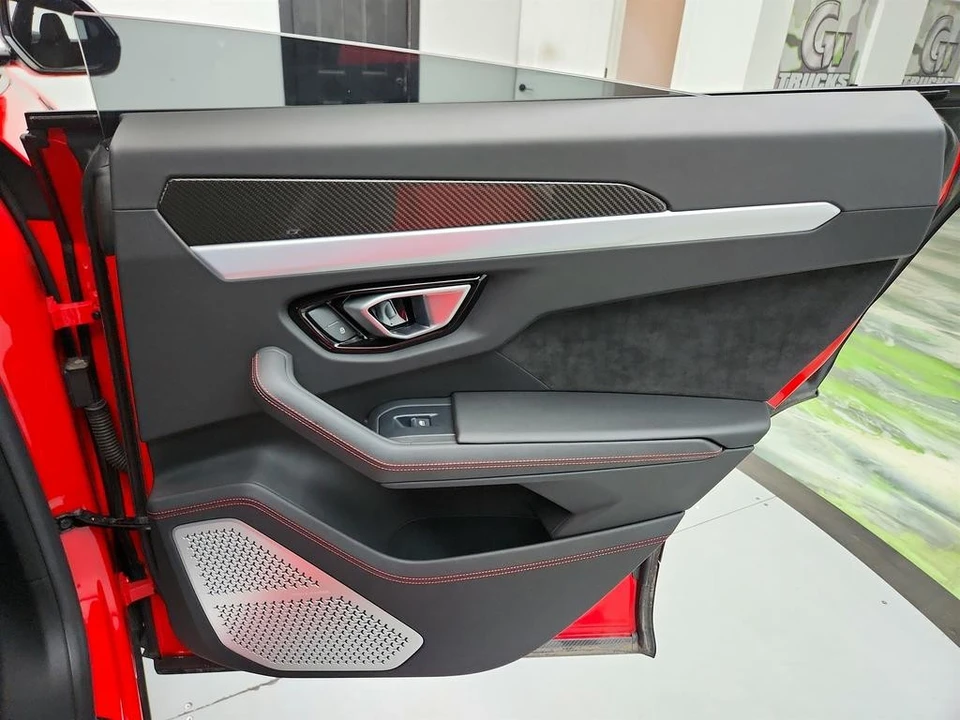 2019 Lamborghini - Image 30 of 31