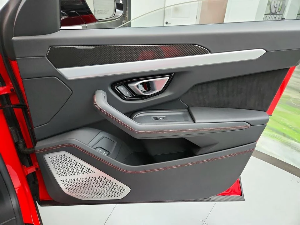 2019 Lamborghini Urus - Image 28 of 31