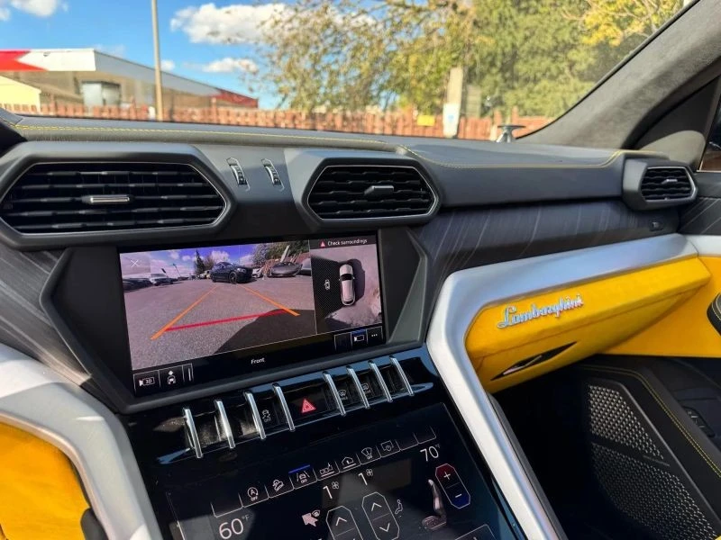 2019 Lamborghini Urus - Image 11 of 12