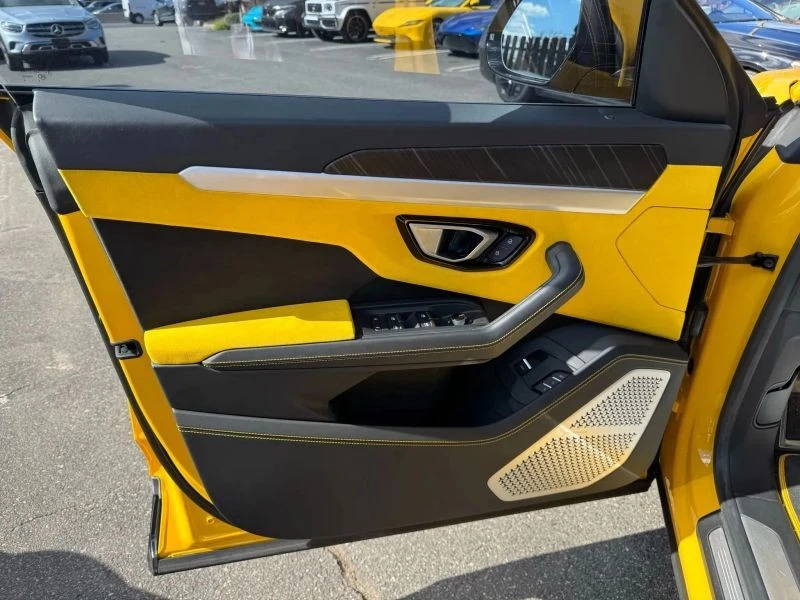2019 Lamborghini Urus - Image 8 of 12