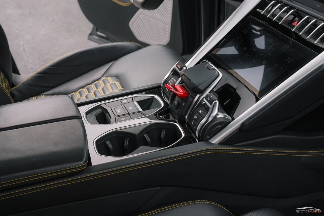 2019 Lamborghini Urus - Image 8 of 12