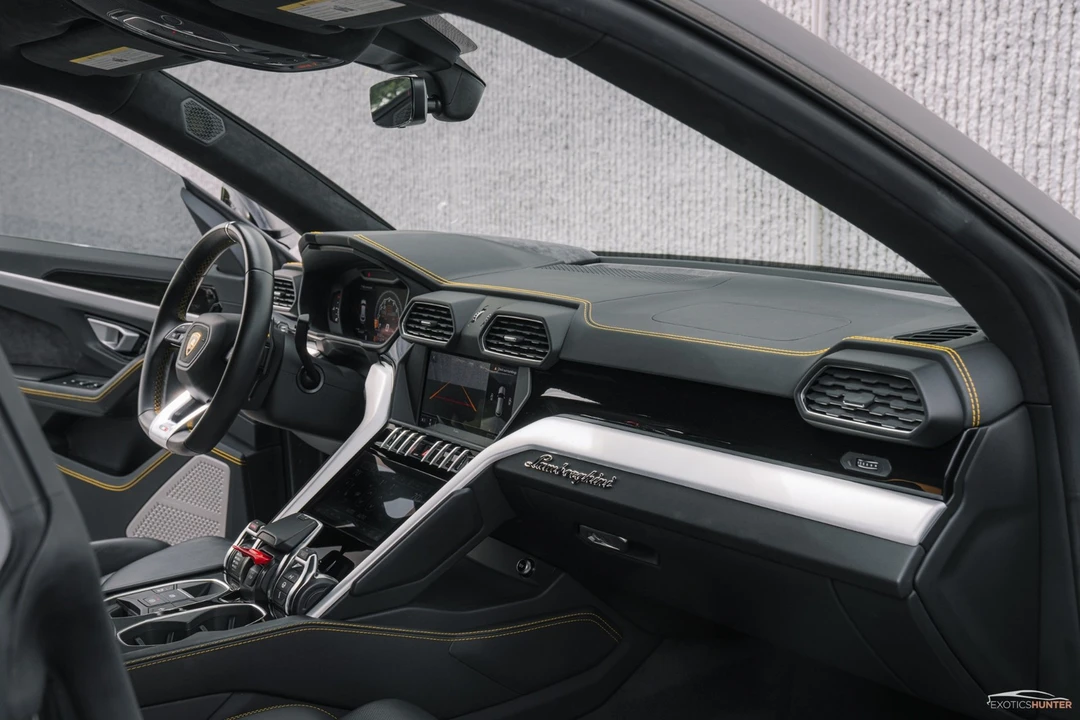 2019 Lamborghini Urus - Image 7 of 12