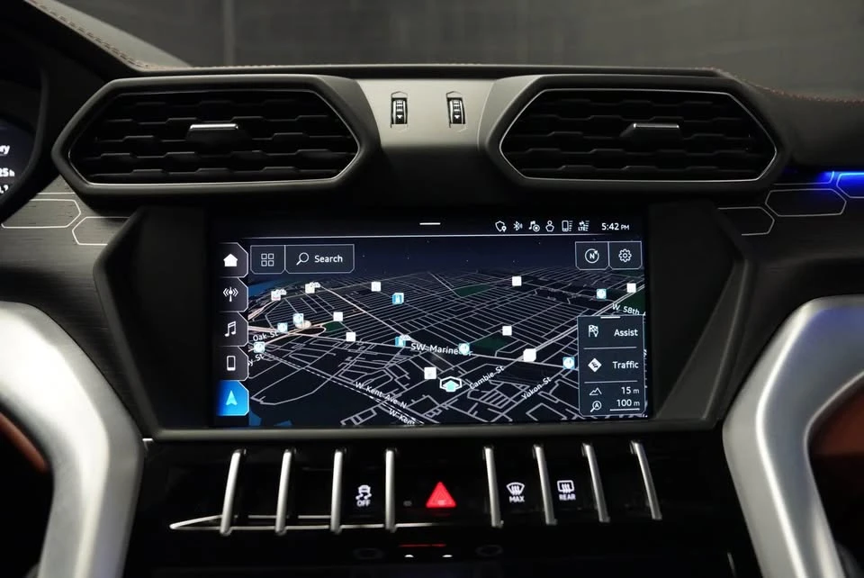2019 Lamborghini Urus - Image 7 of 10